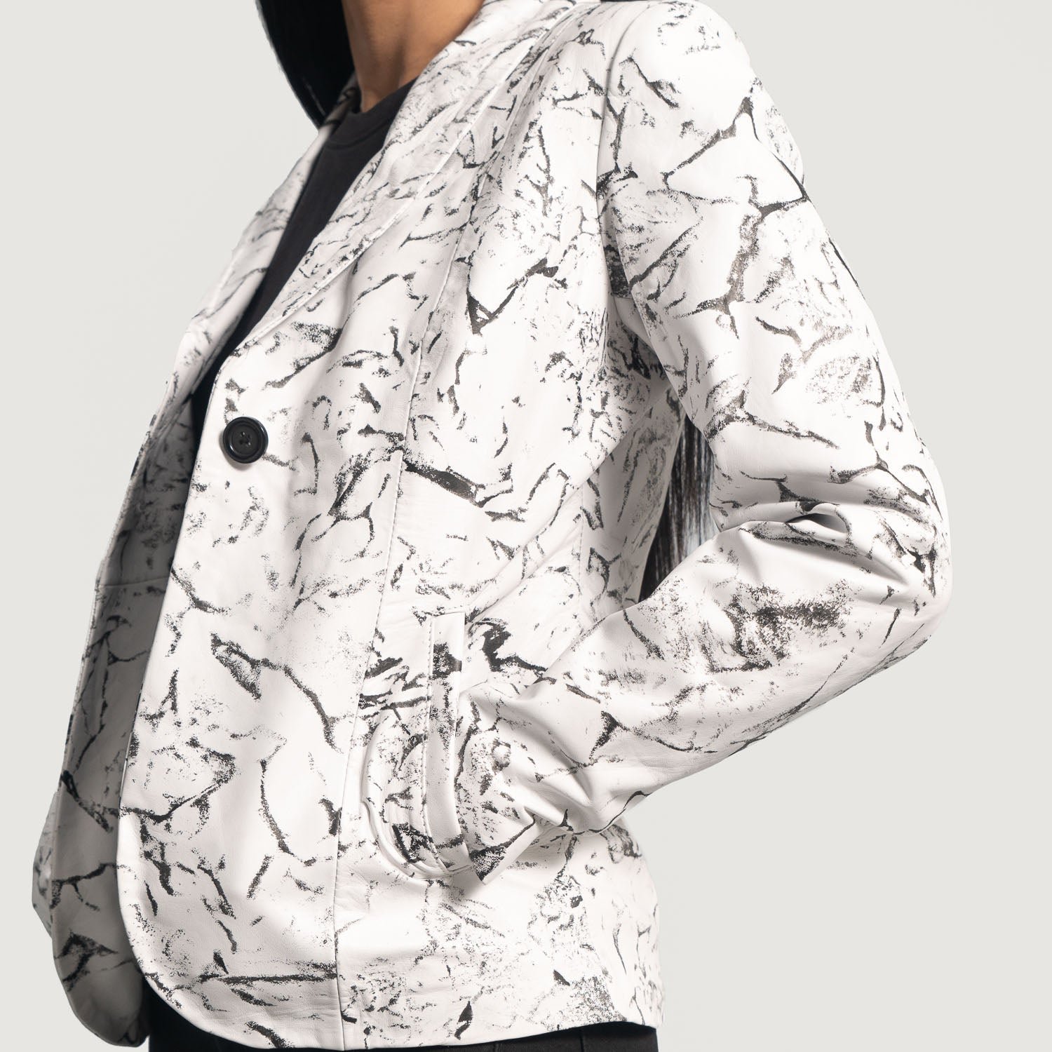 Donna Blake White Leather Blazer for Women, Elegant Tailored Jacket, Chic Modern Outerwear - Image 6
